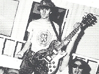 1977-00-00 - metal mike and gregg turner 1977 VOM Kiss t shirts GREEN DAY POSE